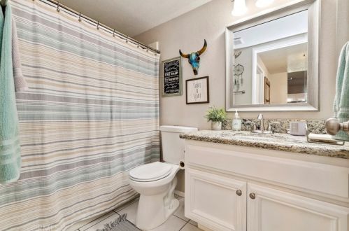 8517 Rosemary Dr, Riverside CA  92508-2921 exterior