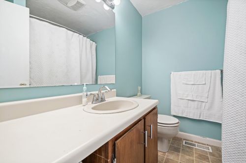 407 Elmwood Dr, Hudson NH  03051-3242 exterior