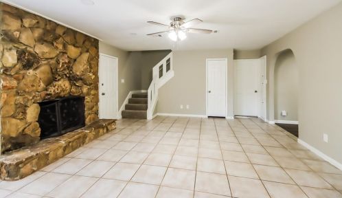 2 Queens Ct, Conroe TX  77304-2721 exterior