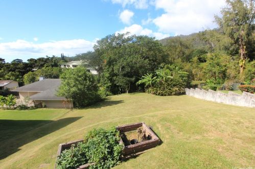 3086 Kaohinani Dr, Honolulu HI  96817-1040 exterior