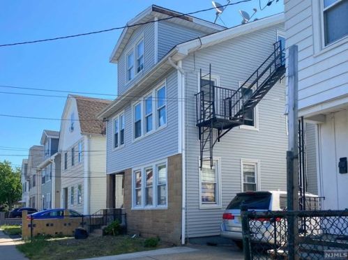63 Grove St, Bloomfield, NJ 07003-5641