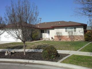 506 Roberts Ave, Fresno, CA 93704-1832