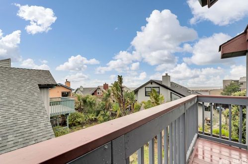 70 Wylvale Ave, Moss Beach, CA 94038-9650