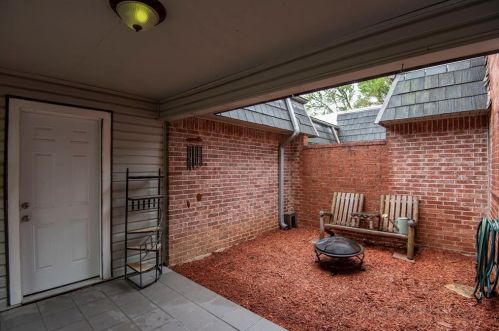 1607 Wilson Rd, Fort Worth, TX 76112-2836