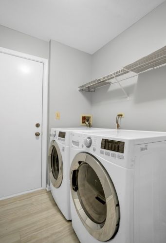 841 Tamarac Dr, Carol Stream IL  60188-4427 exterior