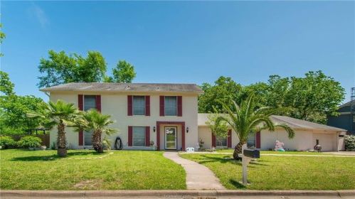 3601 Stillmeadow Dr, Bryan, TX 77802-3325