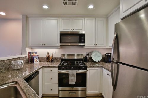 146 Hedge Bloom, Irvine CA  92618-1517 exterior