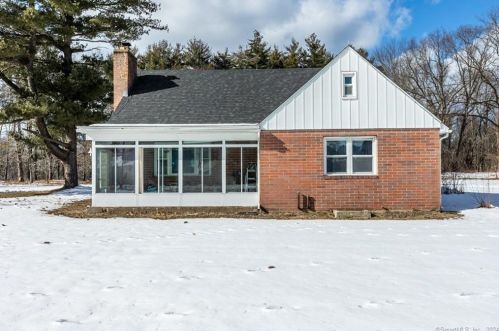 499 King St, Wapping, CT 06074-4016