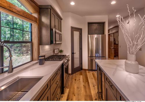 12275 Stockholm Way, Truckee CA  96161-6945 exterior