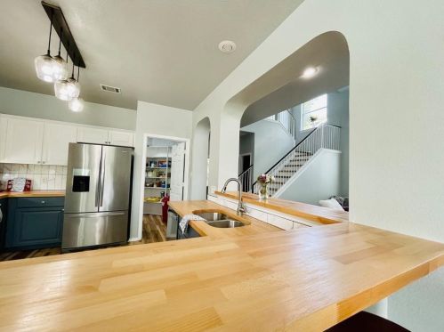 110 Hogan, Uhland TX  78640-5400 exterior