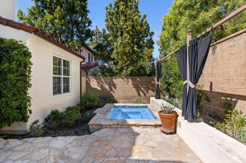 60 Bower Tree, Irvine CA  92603-0104 exterior
