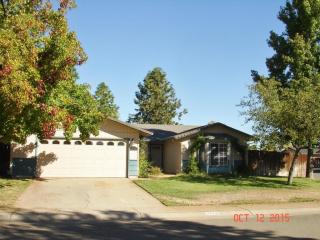 2578 Capella St, Redding, CA 96002-3400