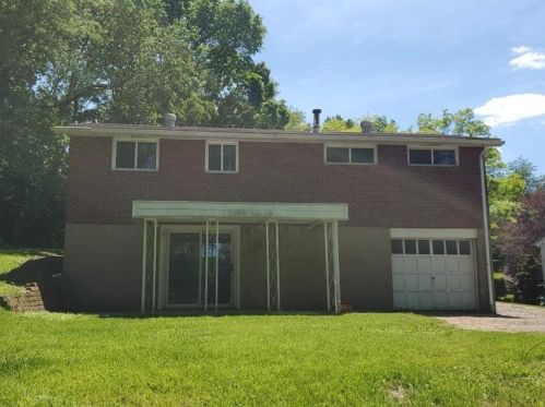 225 Chestershire Dr, Noblestown, PA 15071-9466