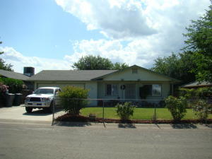 1230 Bradley Dr, Redding, CA 96003-1952