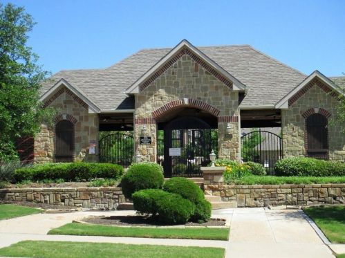 7824 Fox Horn Dr, Irving TX  75063-3507 exterior