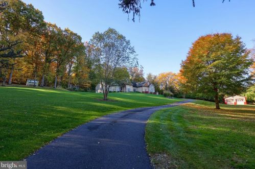 144 Meadow Ln, Lancaster, PA 17601-3704