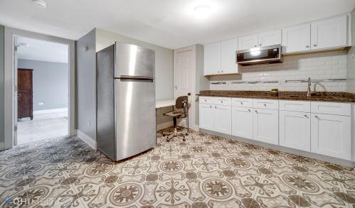 9945 Sunnyside Ave, Schiller Park, IL 60176-1466