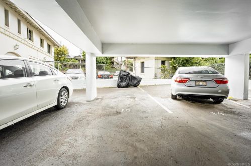1210 Wilder Ave, Honolulu HI  96822-3167 exterior