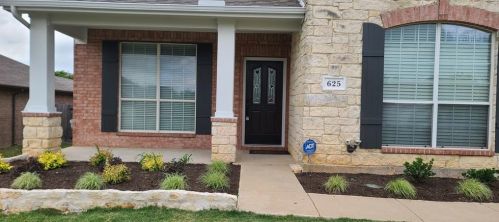 625 Manchester Dr, Midlothian TX  76063-2892 exterior