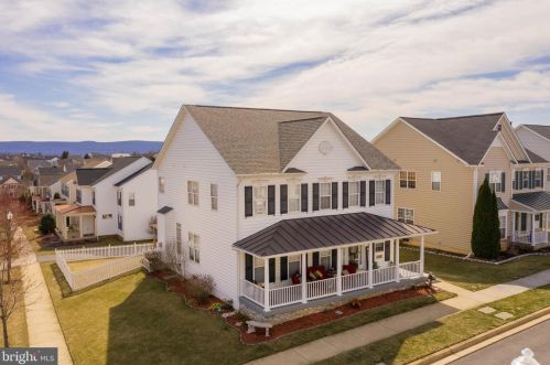 414 Lord Fairfax St, Charles Town, WV 25414-2603