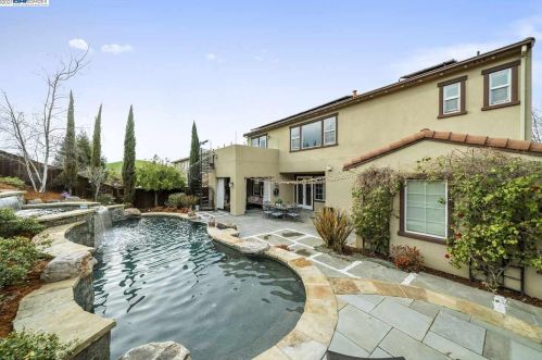 2032 Longleaf Cir, San Ramon, CA 94582-5695