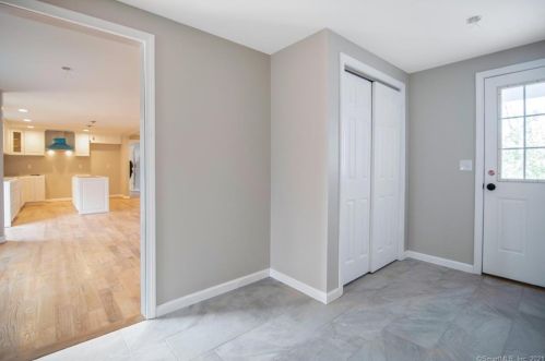 43 Hillside Dr, Ellington CT  06029-2417 exterior
