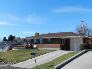 504 2nd St, Selah, WA 98942-1130