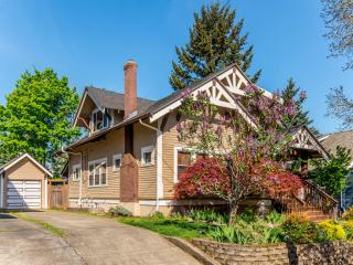 7027 Moore Ave, Portland OR  97217-1729 exterior