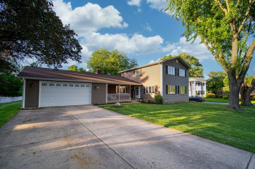 45 Anchor Dr, Oswego, IL 60543-9259