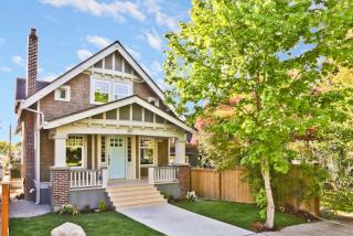 1911 4th Ave, Seattle WA  98109-2604 exterior