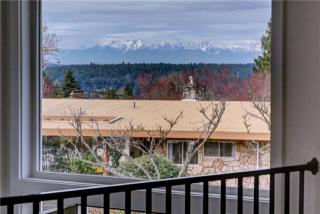 1717 Skyline Dr, Tacoma, WA 98406-1928