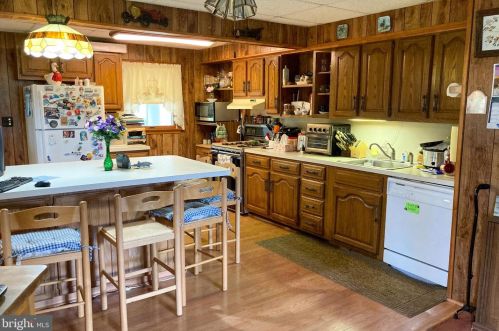 74 Longwood Dr, Trenton, NJ 08620-2415