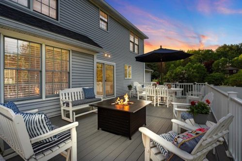 29 Hubbard Rd, Dover, NH 03820-4273