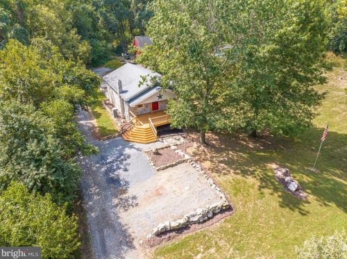 365 Big Oak Dr, Shepherdstown WV 25443-4598 exterior