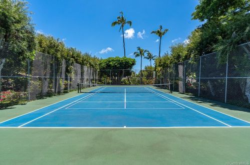 1444 Kalaniiki St, Honolulu HI  96821-1216 exterior