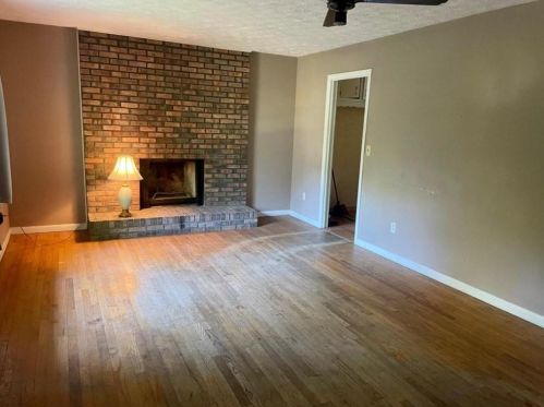 4828 Joy Ln, Lilburn, GA 30047-5118