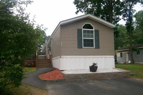 237 Sherwood Gln, Somersworth, NH 03878-1566