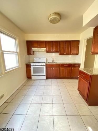 10 Evelyn Ct, Maplewood NJ  07040-3319 exterior