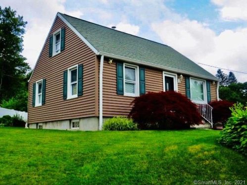 5 Celia Dr, Waterbury, CT 06705-3109