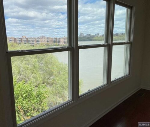 338 The Promenade, Edgewater NJ  07020-2122 exterior
