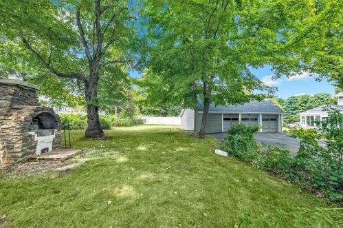 198 Meadow St, Huntington CT  06484-2265 exterior