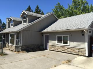 2124 Wells Acres Rd, Bend OR  97701-6438 exterior