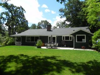 680 Fern Way, Springfield OR  97478-6693 exterior