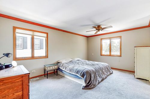8143 Oak Ln, Niles IL  60714-2720 exterior