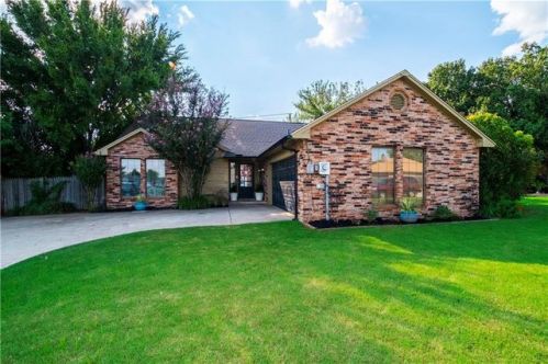 2305 Tracys Ter, Edmond, OK 73013-2701