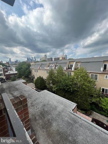 200 Lombard St, Philadelphia PA  19147-1605 exterior