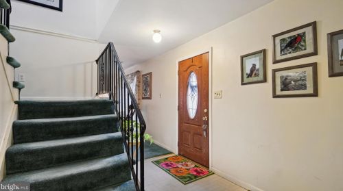 302 Missouri Ave, Herndon, VA 20170-5425