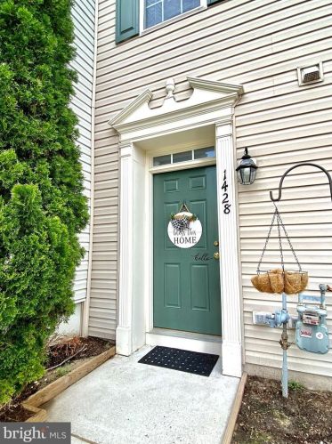 1428 Bird Watch Ct, Woodbridge, VA 22191-5558