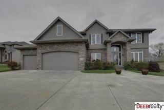 125 Oakmont Plz, Omaha, NE 68133-3392