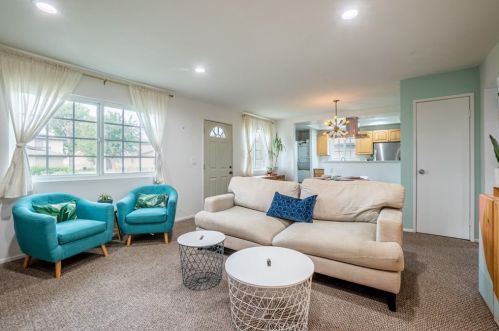 2010 Calle La Sombra, Simi Valley CA  93063-3657 exterior